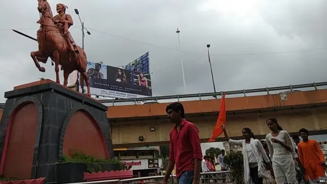 जातीचा अभिमान केवळ आपल्या जातीचा इतिहास, त्याचं गौरवीकरण, त्याचं सामाजिक वास्तव, यांच्यापुरता सीमित नसतो.