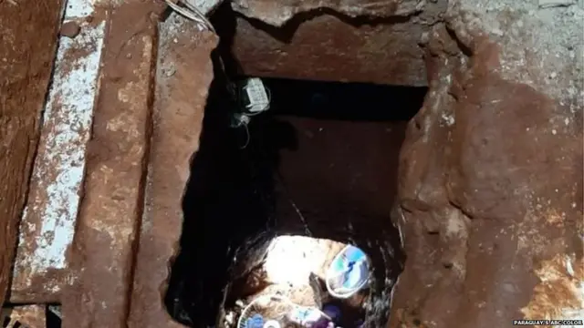 जेल में खोदी गई एक सुरंग