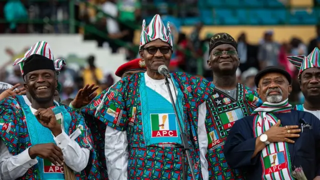 Onyeisiala Buhari na ndị APC dịka ha na-eme emume achụmnta vootu na Teslim Balogun nke Legọs steeti