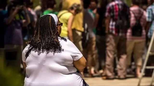 Les scientifiques ont dit que les femmes "en forme de pomme" devraient essayer de perdre la graisse du ventre et de devenir plus "en forme de poire".