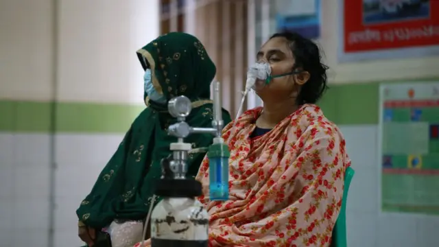 হাসাপাতালে ভর্তি হবার অপেক্ষায় একজন রোগী
