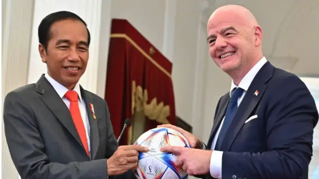 Joko Widodo dan Gianni Infantino