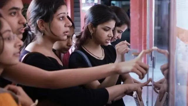 மாணவிகள்