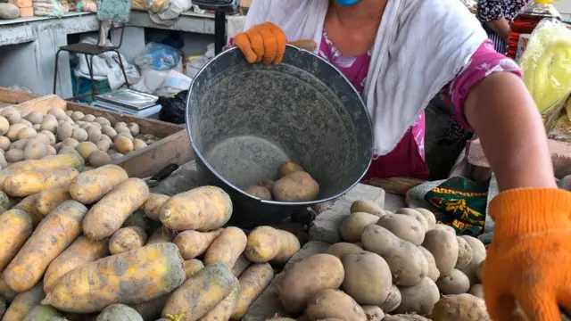 Bozordagi sotuvchi