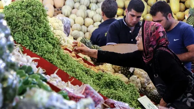 با افزایش قیمت ارز عرضه بعضی از اقلام در بازار داخلی ایران کاهش یافت و عده‌ای بازارهای صادراتی را به داخل ایران ترجیح دادند