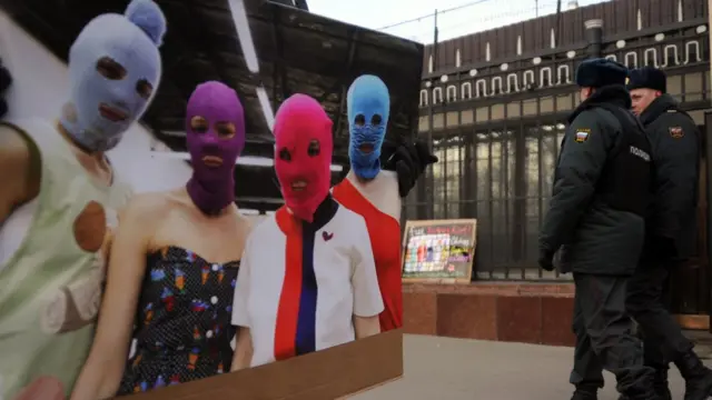 В 2012 году перед зданием Следственного комитета России проводились акции поддержки Pussy Riot,