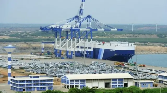 हम्बनटोटा बंदरगाह पर निर्माणकार्य