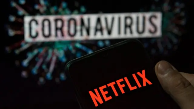 sinema yazarlarına yeni filmlerin gösterime giremediği ve festivalleri takip edemedikleri bu dönemde evlerinde hangi yapımları izlediklerini sorduk.
