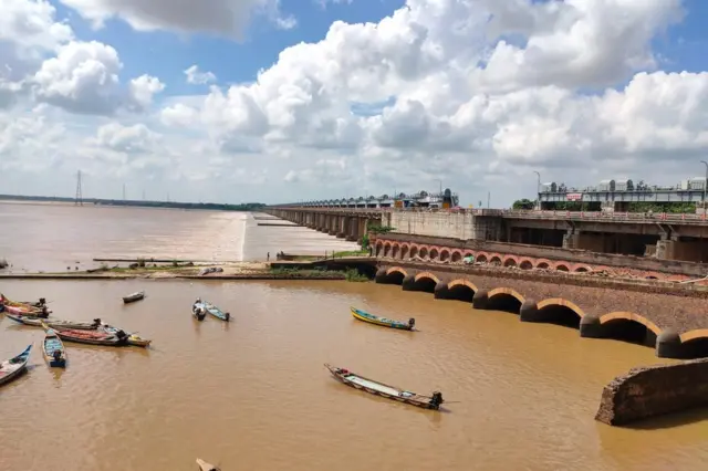 కాటన్ బ్యారేజీ