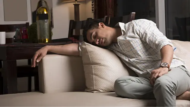 मानसिक आरोग्यः झोप न झाल्यामुळे मानसिक आरोग्यावर कसा परिणाम होतो?