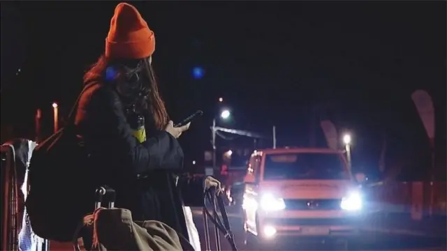 શરણાર્થીઓ અજાણ્યા લોકો પર વિશ્વાસ કરવા મા