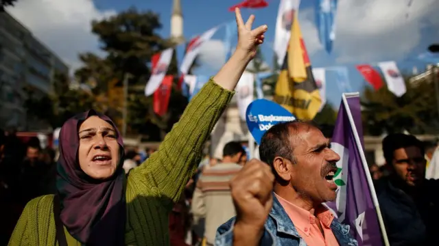 Diyarbakır Büyükşehir Belediyesi'ne yönelik operasyon kentte protesto edilmişti.
