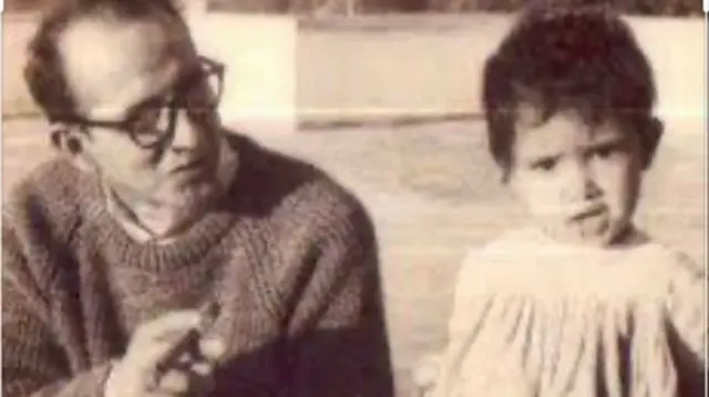 भारतको बनारसस्थित सारनाथमा बीपी कोइरालासँग बालक अवस्थामा मनीषा