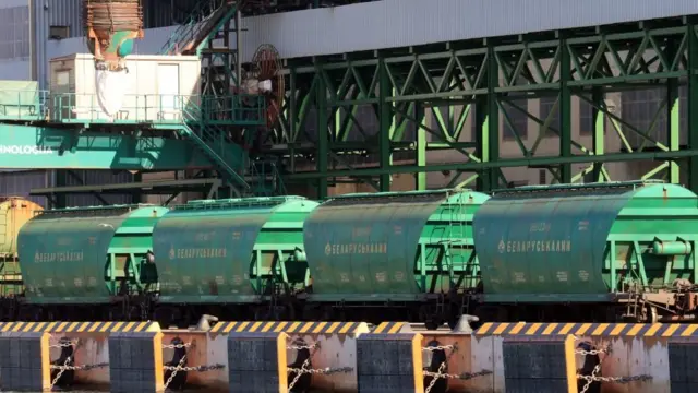 Железная дорога, цистерны "Беларуськалия"