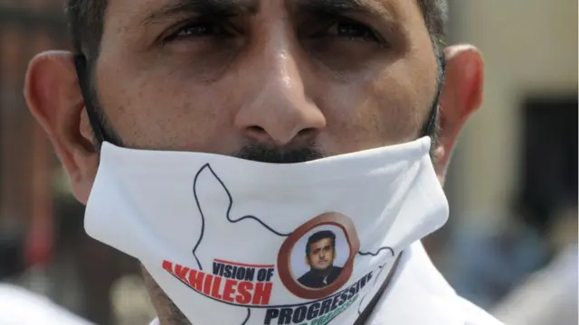 உ.பி.யில் அகிலேஷின் சைக்கிள் பஞ்சர் ஆனது ஏன்?