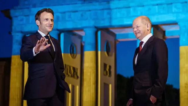 Tổng thống Pháp Macron gặp Thủ tướng Đức Olaf Scholz ở Berlin hôm 09/05
