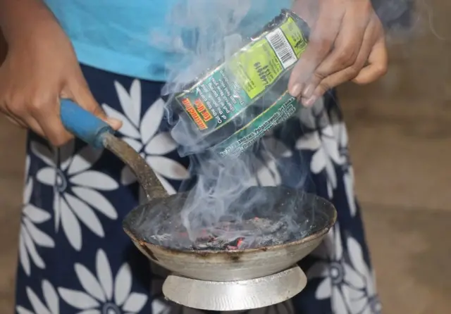 ආගමික වතාවත් සිදුකිරීම සඳහා සාම්බ්‍රානි සහ හඳුන්කූරු යොදා ගැනීම සිරුරට අහිතකරයි