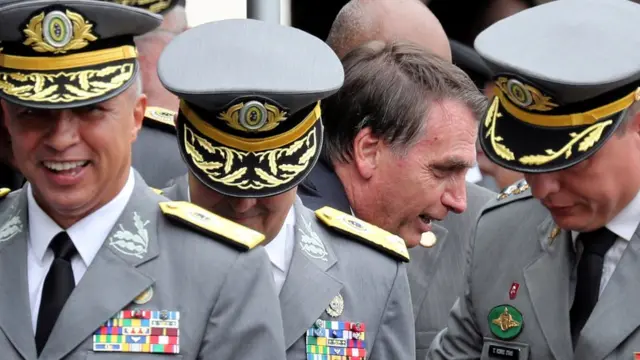 Jair Bolsonaro en una graduación militar