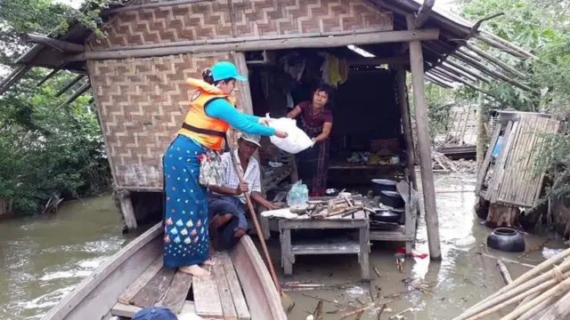 ရေကြီးနေတဲ့ စစ်ကိုင်းအတွင်းက နောက်ကြည့်ကျွန်းရွာ