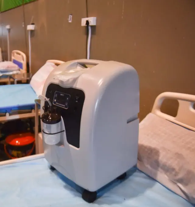 ඔක්සිජන් නිෂ්පාදනය කෙරෙන යන්ත්‍රයක් (Oxygen concentrator machine)