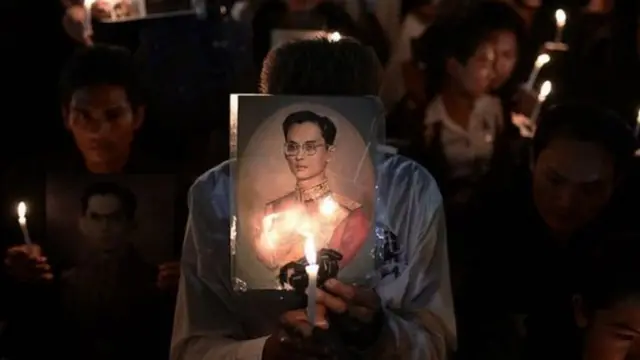 ประชาชนรำลึกถึง ร.9