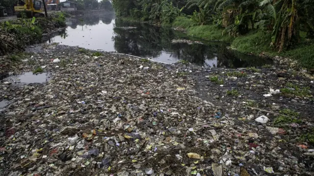 প্রকৃতিতে মিশে যেতে একটি প্লাস্টিকের তৈরি ব্যাগের ৪০০ থেকে হাজার বছর পর্যন্ত সময় লাগতে পারে।