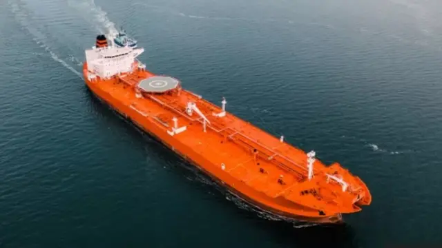 روسيا اشترت أكثر من 100 ناقلة جديدة هذا العام لنقل النفط سرا إلى أسيا