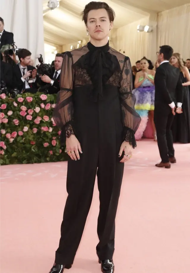 অনুষ্ঠানের তৃতীয় উপস্থাপক হ্যারি স্টাইলস