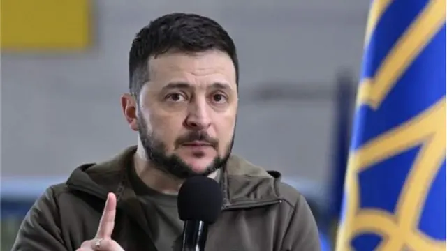 Yalangoch va juda shahvoniy suratlar