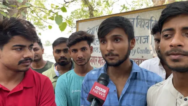 नंदिनी नगर महाविद्यालय में पढ़ने वाले छात्र