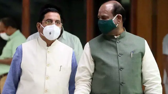 संसदीय कार्यमंत्री प्रह्लाद जोशी और लोकसभा के स्पीकर ओम बिरला