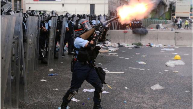 香港警方曾說6月12日的示威是暴動，但後來改口，說沒有為當天的示威定性。
