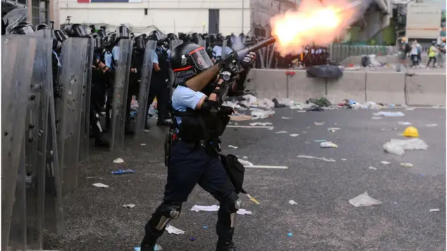香港经历2019年的示威浪潮后，谁能有效监管警察变成十分受关注的话题。