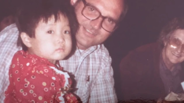 Kara Bos dan orangtua angkatnya