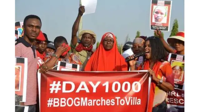 සිය දරුවන් ඉල්ලා සිටින දෙමව්පියෝ