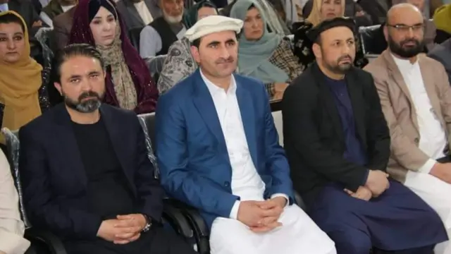 د سیمه ییزو ارګانونو ادارې مشر شمیم خان کټوازي پرون فاریاب ته تللی او د ښې حکومتولې له امله یې ښاغلي فایق ته د میربچه خان مډال د ورکړې مراسمو کې هم ګډون کړی دی.