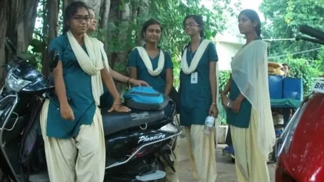 કૉલેજની વિદ્યાર્થિનીઓ