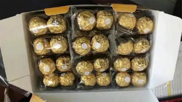 這名宿舍管理員打算在感恩節向學生們贈送巧克力糖果。