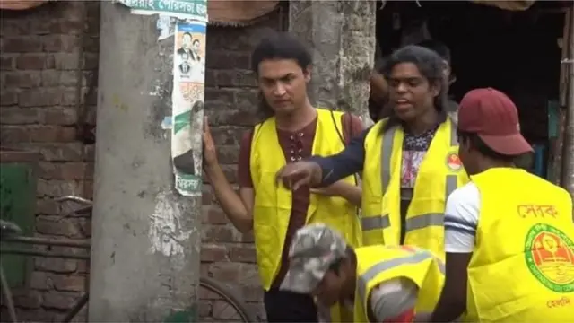 চট্টগ্রাম সিটি করপোরেশনে পরিচ্ছন্নতা কর্মী হিসাবে কাজ করছেন কয়েকজন হিজড়া