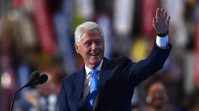 ビル・クリントン アメリカ大統領選挙 マニフェスト 米大統領選2016】民主党、クリントン氏を正式指名 女性初 - BBC