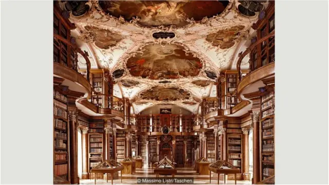 Stiftsbibliothek Sankt Gallen (Perpustakaan Saint Gall Abbey), St Gallen, Swiss
