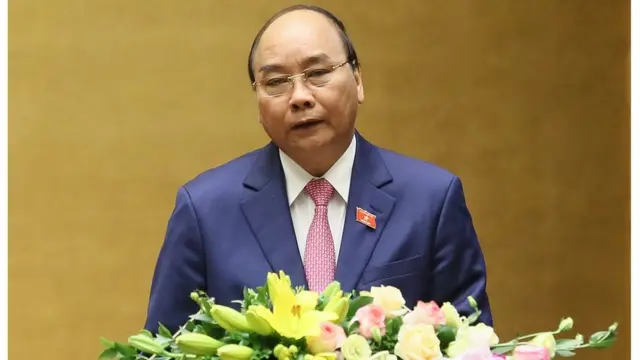 Thủ tướng VN, ông Nguyễn Xuân Phúc trình bày báo cáo trước Quốc hội.