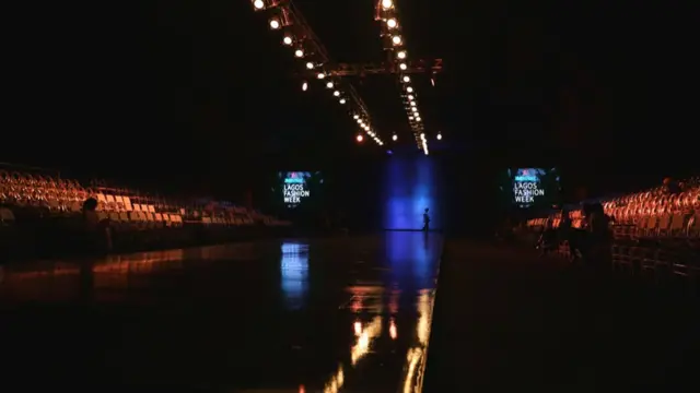 Di runway wey di models go do yanga waka for di cloth dem dey wear