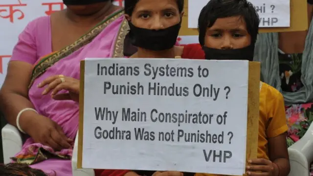 2002ના ચુકાદા બાદ વિરોધ પ્રદર્શન કરી રહેલા વિહિપ કાર્યકર્તાઓ