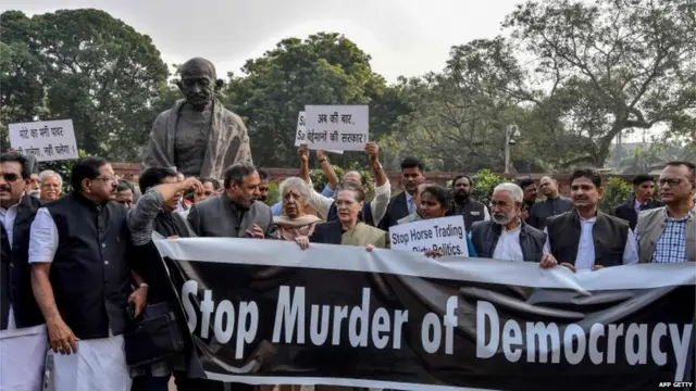 संसद परिसर में विरोध प्रदर्शन