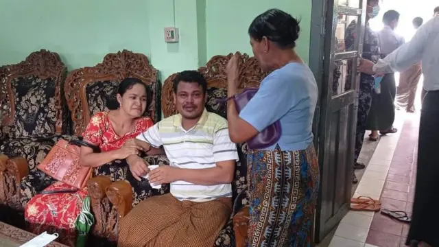 ပြန်ပေးဆွဲခံရပြီး မိမိတို့ရဲ့ ဇာတိဒေသတွေက ကျောင်းတွေမှာပဲ နေရာချထားပေးဖို့အတွက် ပညာရေးဌာနမှာ အသိပေးပြောဆိုထားတယ်လို့ဆို