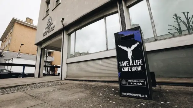 Полицейский участок в Шепердс Буш