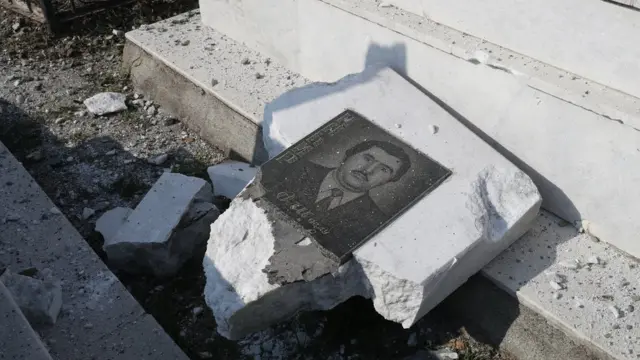 Последствия обстрела кладбища в Тертере