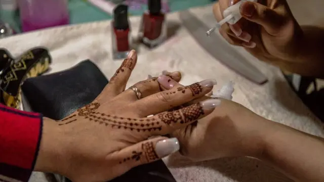 கனவுக்கன்னியாக நீடிக்க என்ன விலை கொடுக்கிறார்கள் நடிகைகள்?