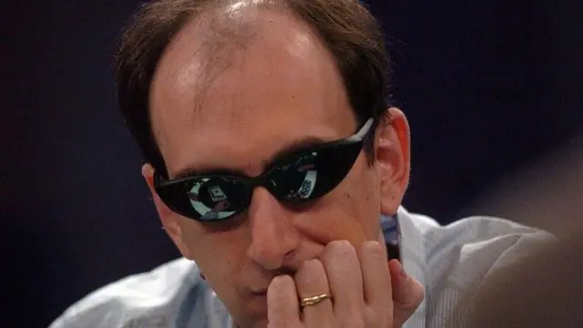 تدربت كونيكوفا على يد إريك سيدل، أسطورة البوكر، الذي فاز بملايين الدولارات في منافسات البوكر على مدى سنوات